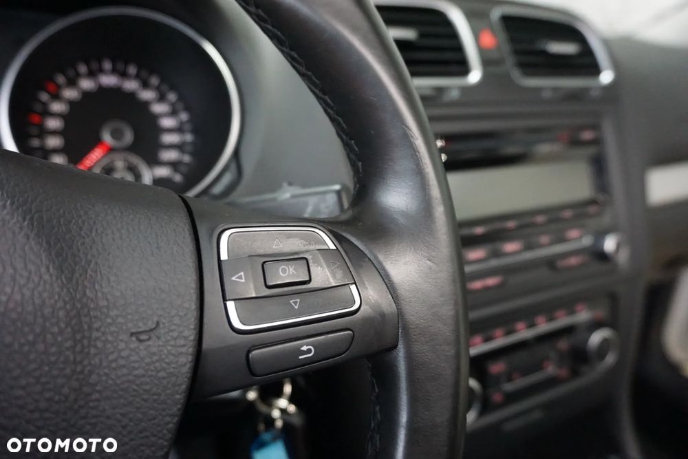 Volkswagen Golf 1.6 Highline - 32