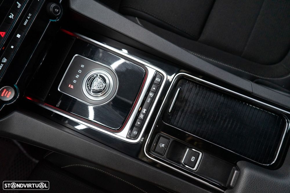 Jaguar F-Pace 20d Aut. R-Sport - 31