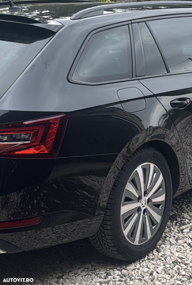 Skoda Superb 2.0 TDI DSG Sportline - 7