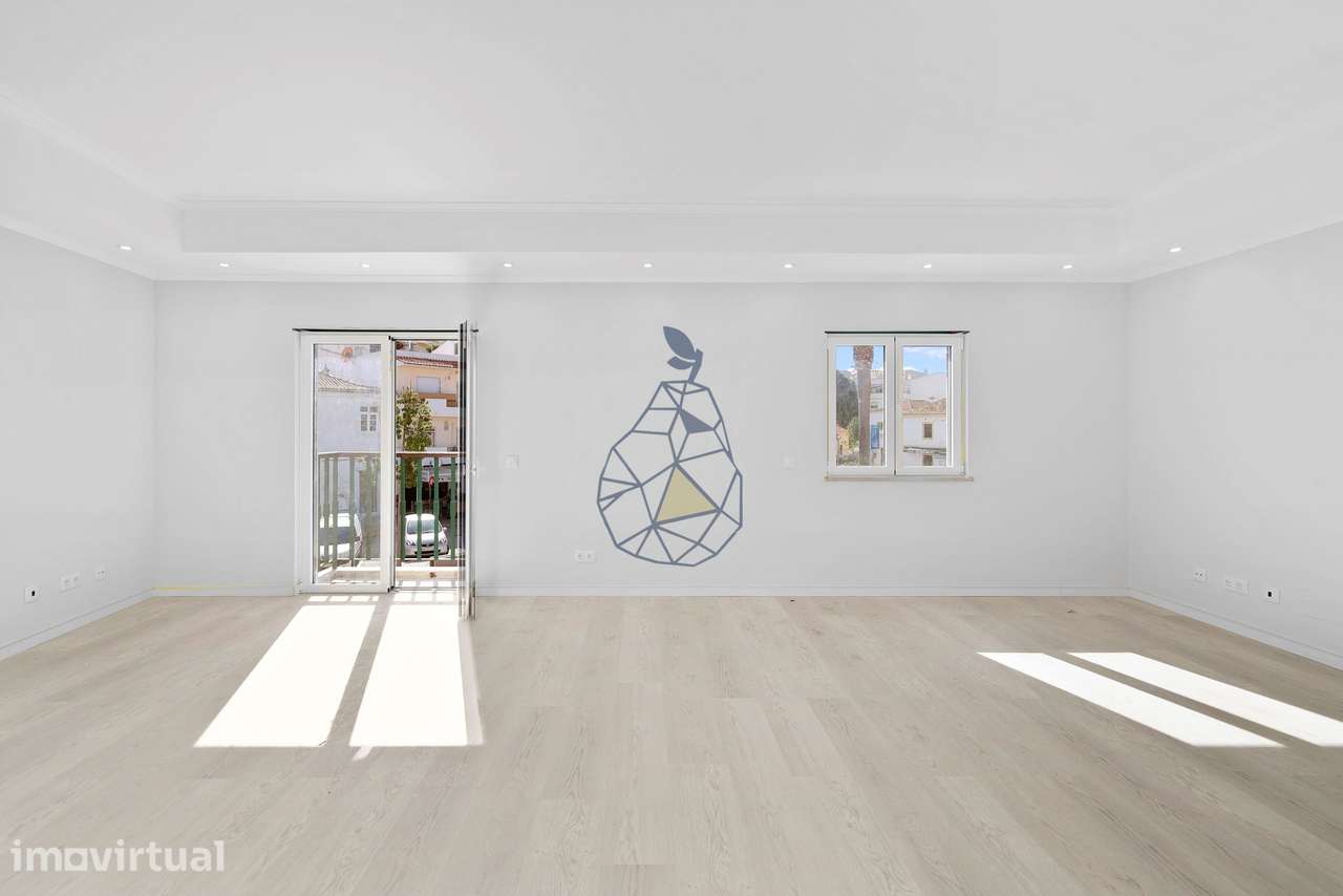 Moradia em banda em fase final de renovação, possui 3 quartos, 4 casas - Grande imagem: 3/50