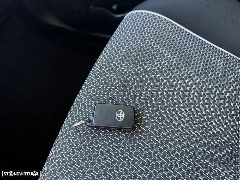 Toyota Yaris 1.4 D-4D Sport+P.Techno +Navi - 14