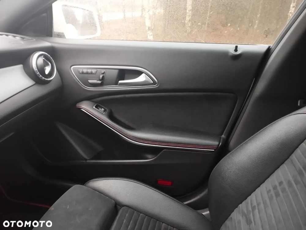 Mercedes-Benz CLA 200 7G-DCT AMG Line - 19
