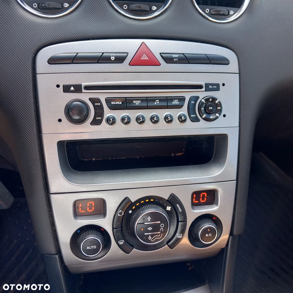 Peugeot 308 1.6 Premium Plus - 26