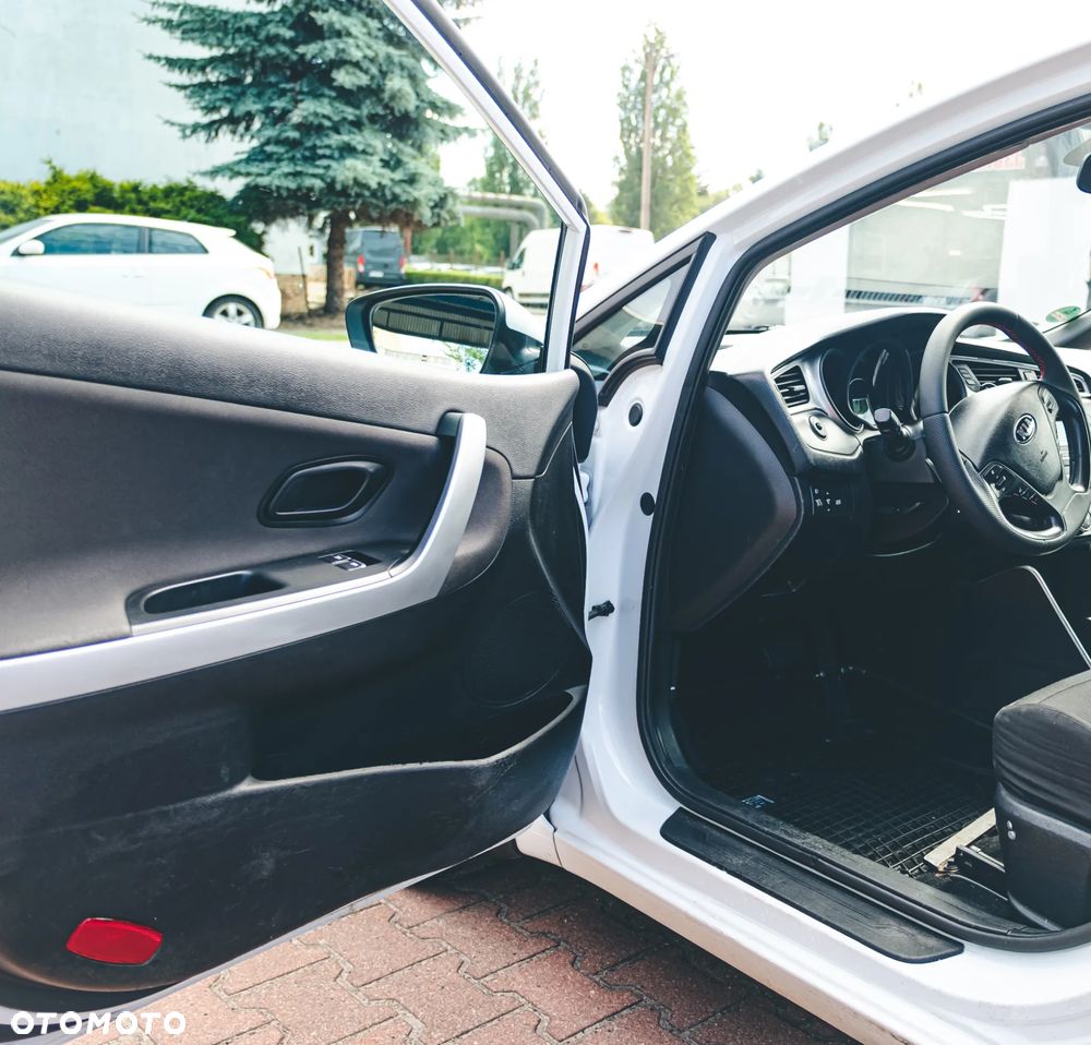 Kia Ceed 1.6 GDI M DCT - 12
