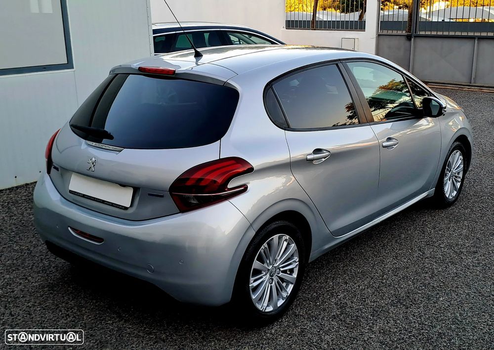 Peugeot 208 1.2 PureTech Style - 8