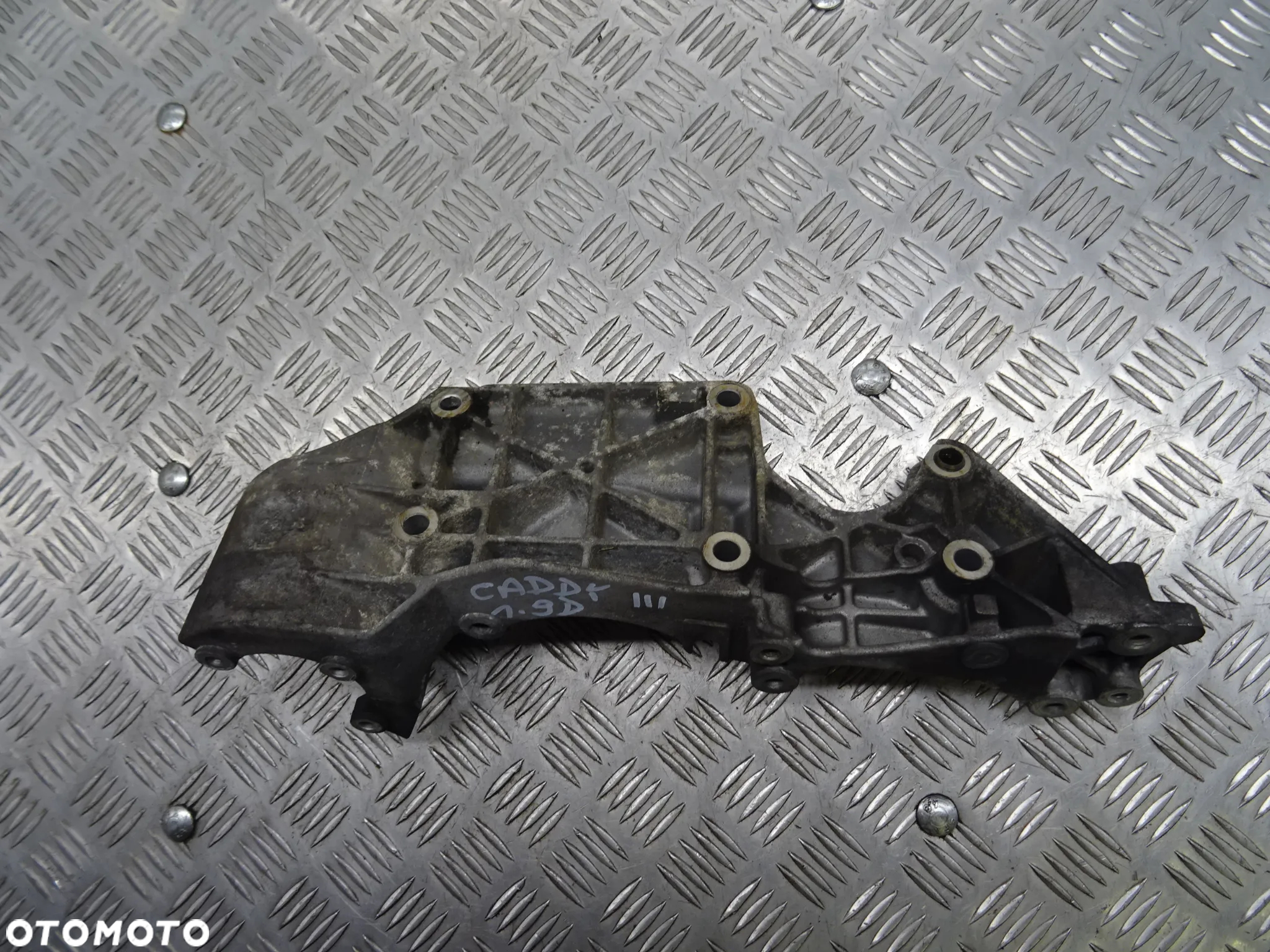 VW CADDY III 03-10 1.9 TDI ŁAPA ALTERNATORA - 8