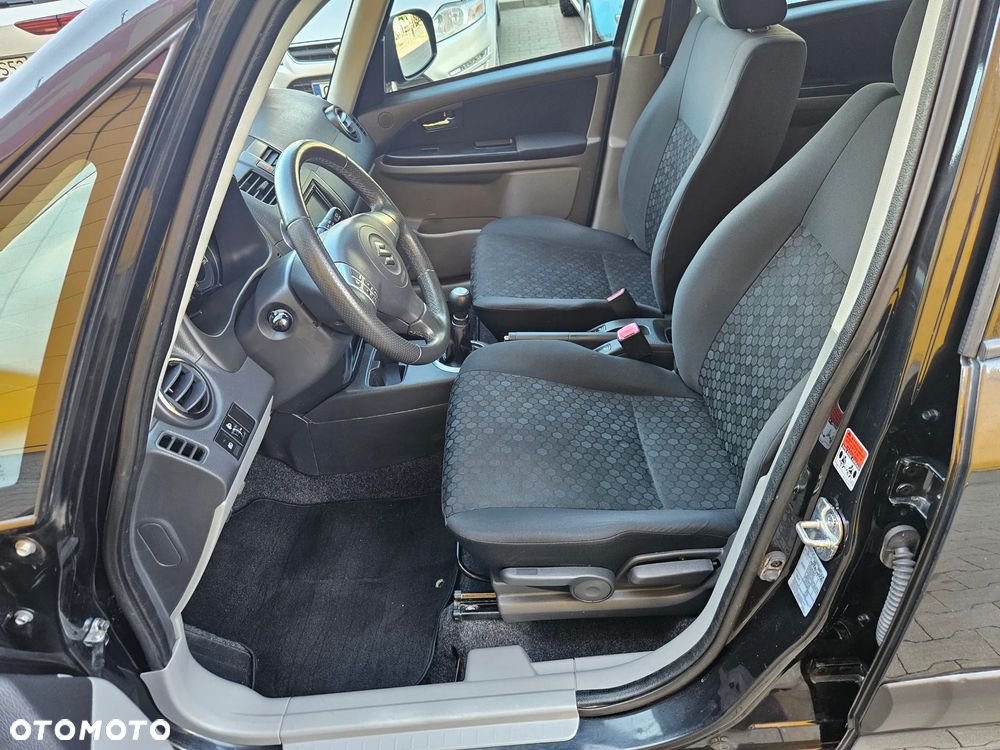 Suzuki SX4 1.6 VVT 4x4 Style - 16