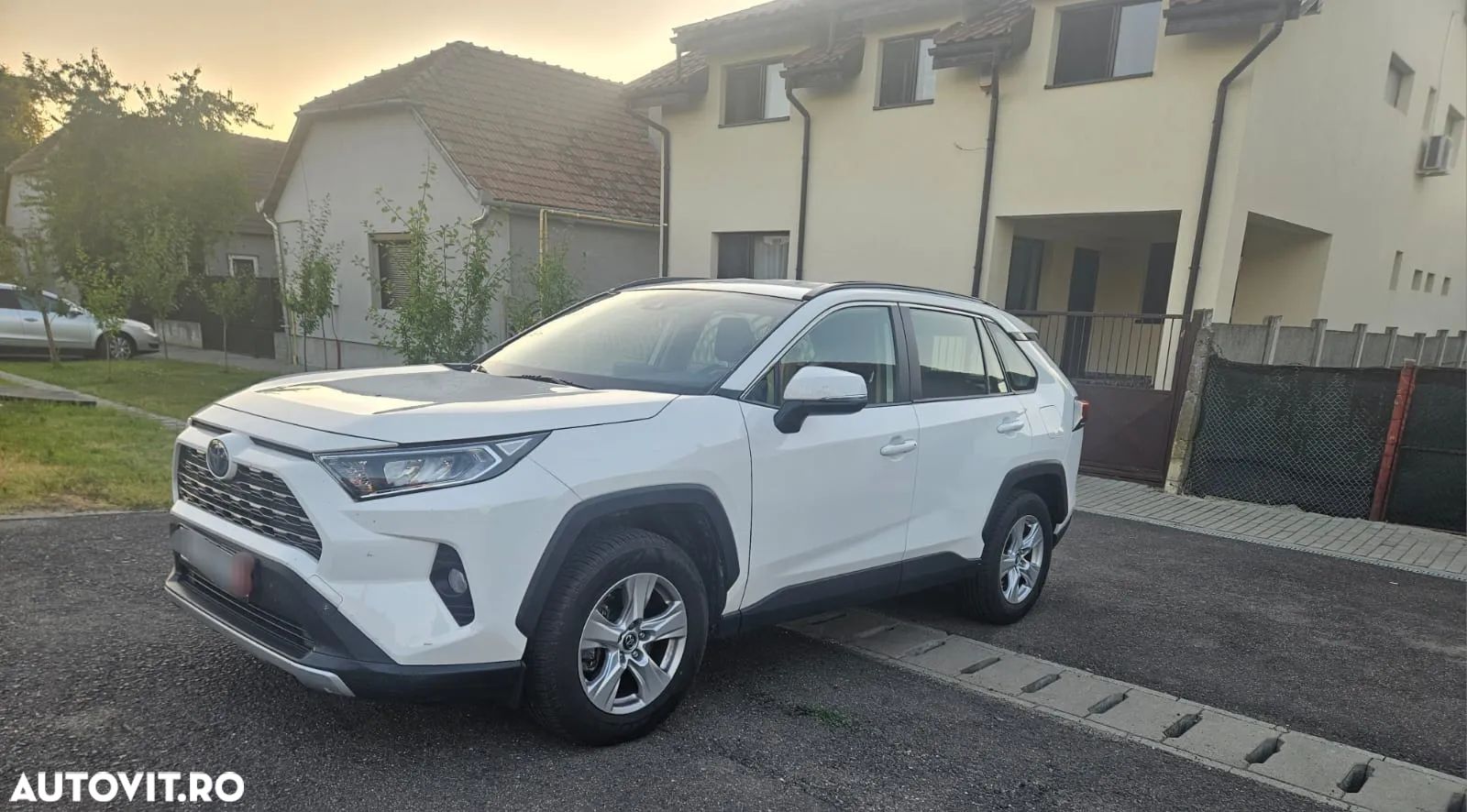 Toyota RAV4 - 1