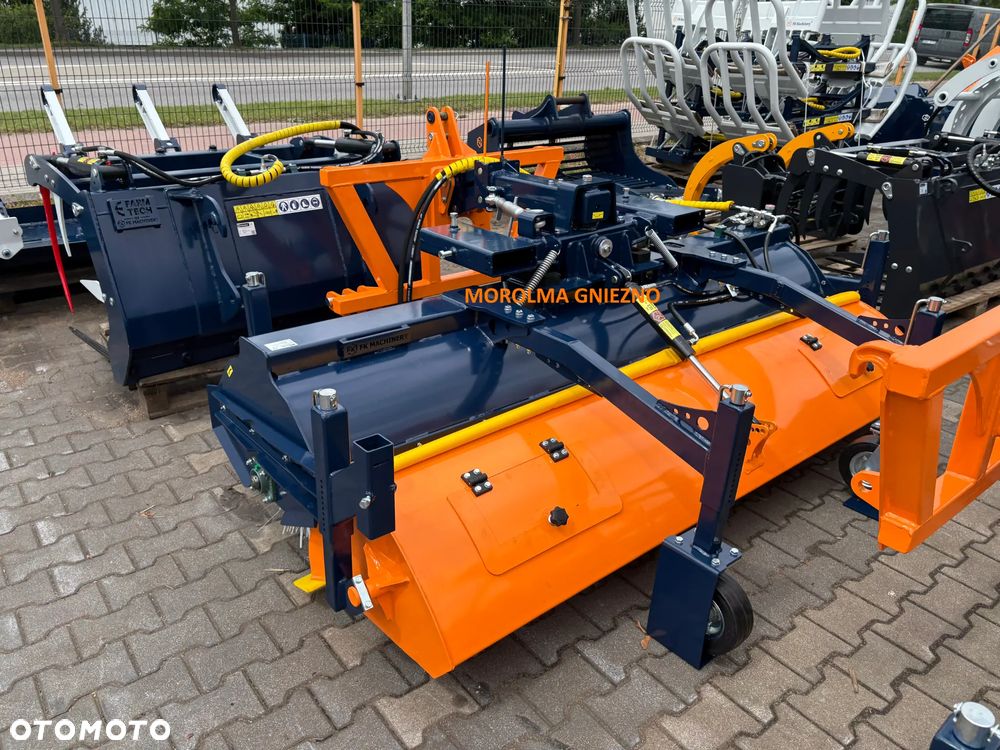 Zamiatarka komunalna przemysłowa do ulic placów magazynów FK MACHINERY CY-A MAXI TANK BRUSH HYDRO - 8