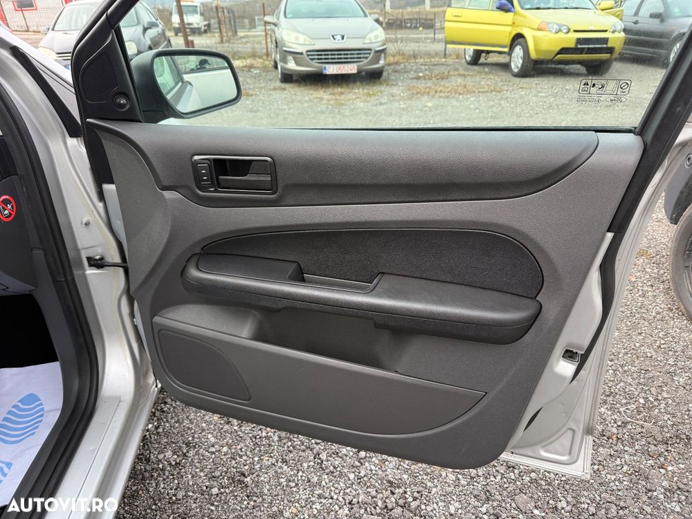 Ford Focus Turnier 1.6 16V Connection - 14