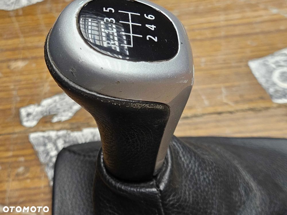 Gałka Mieszek Czarna Skóra Lewarek Zmiany 6 Biegów Manual BMW 3 E90 E91 E92 LCI Lift - 9