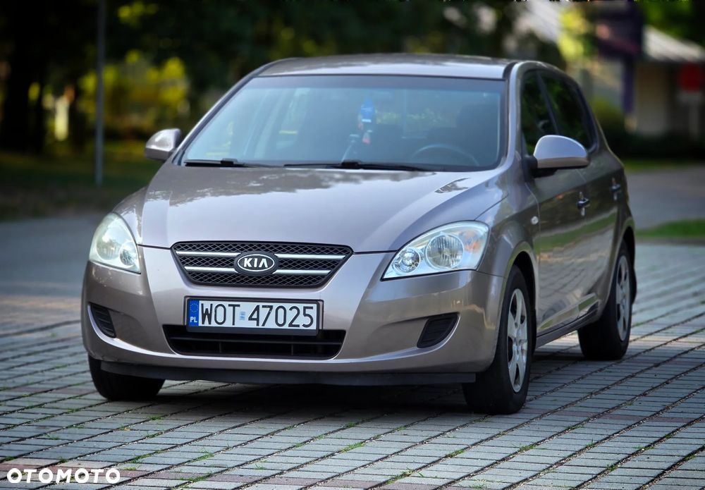 Kia Ceed 1.6 Crdi Comfort - 1