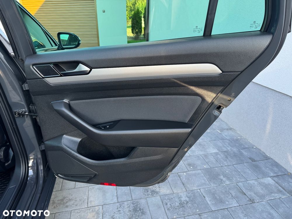 Volkswagen Passat Variant 2.0 TDI SCR DSG 4Motion Elegance - 21