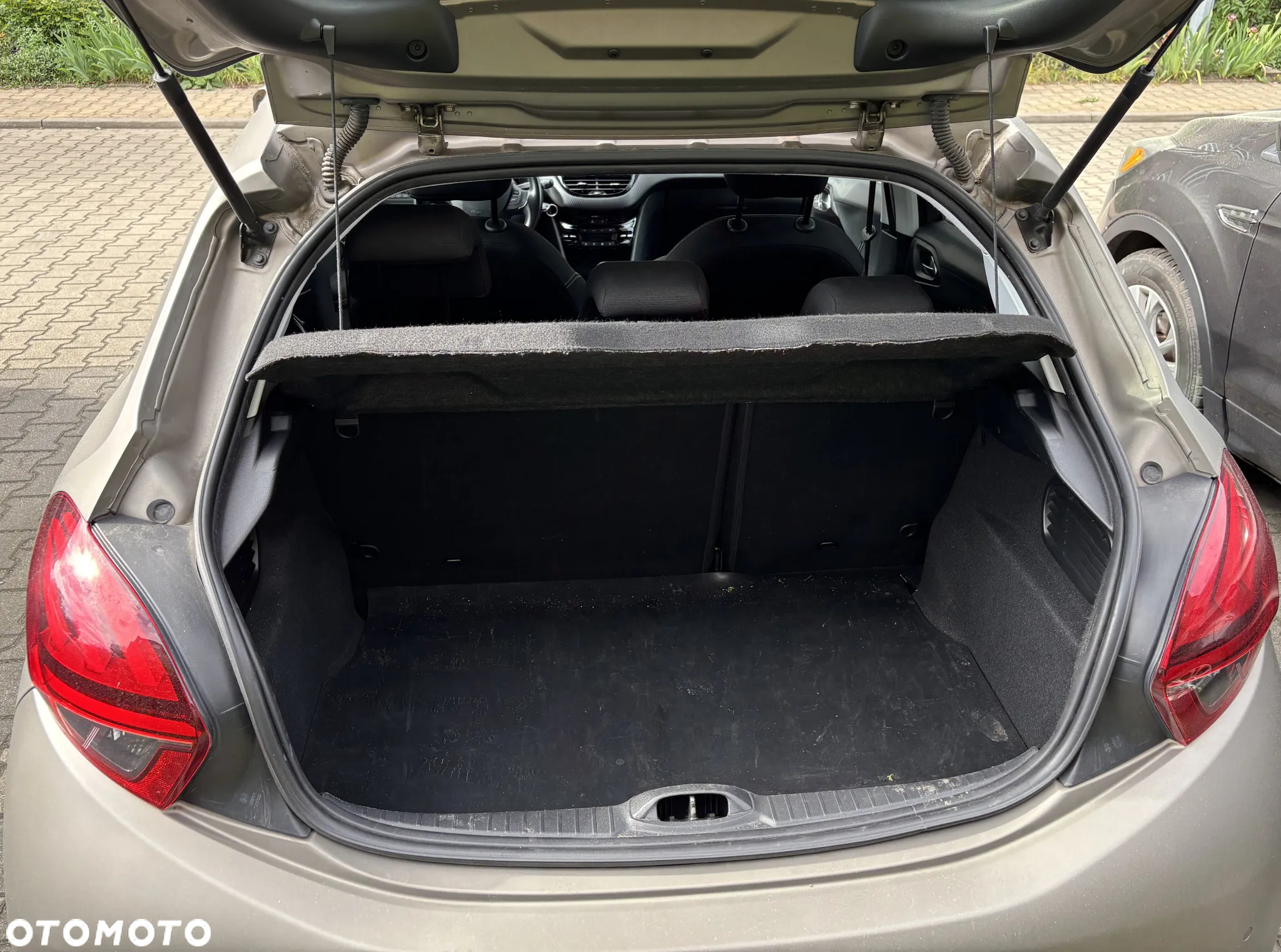 Peugeot 208 1.2 PureTech Allure S&S EAT6 - 6