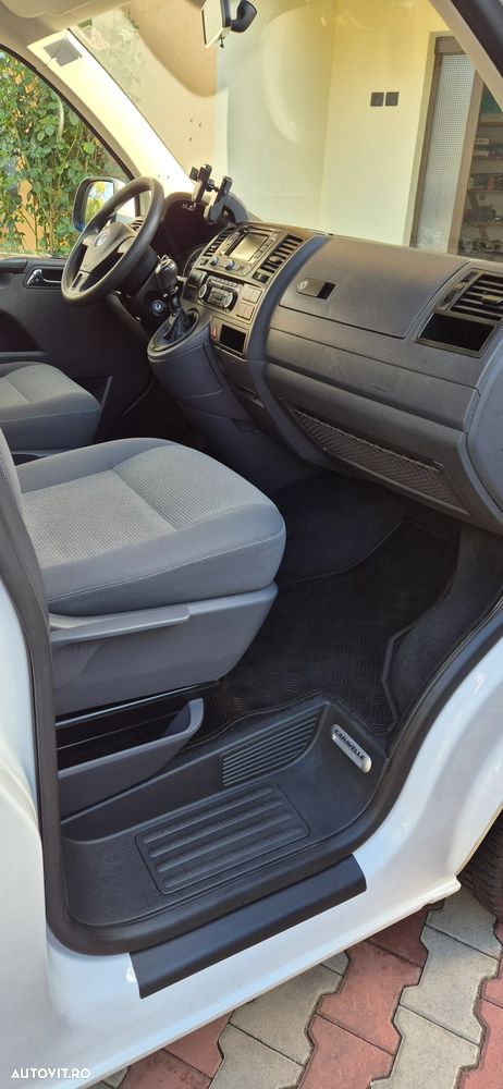 Volkswagen Caravelle - 27