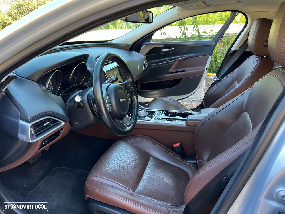 Jaguar XE 20d Aut. Portfolio - 18