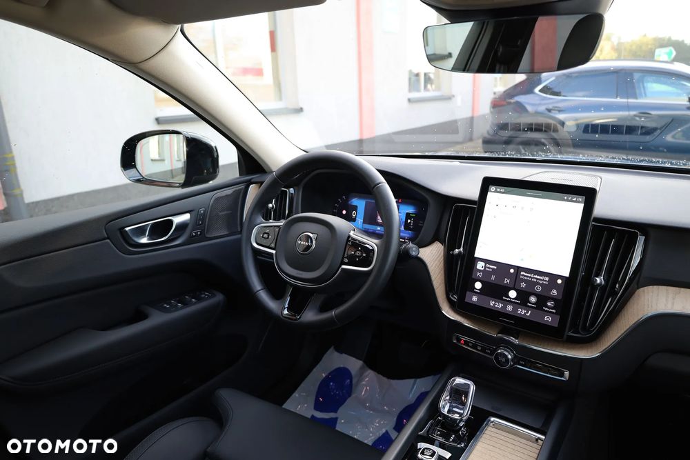 Volvo XC 60 T8 AWD Plus Dark - 28