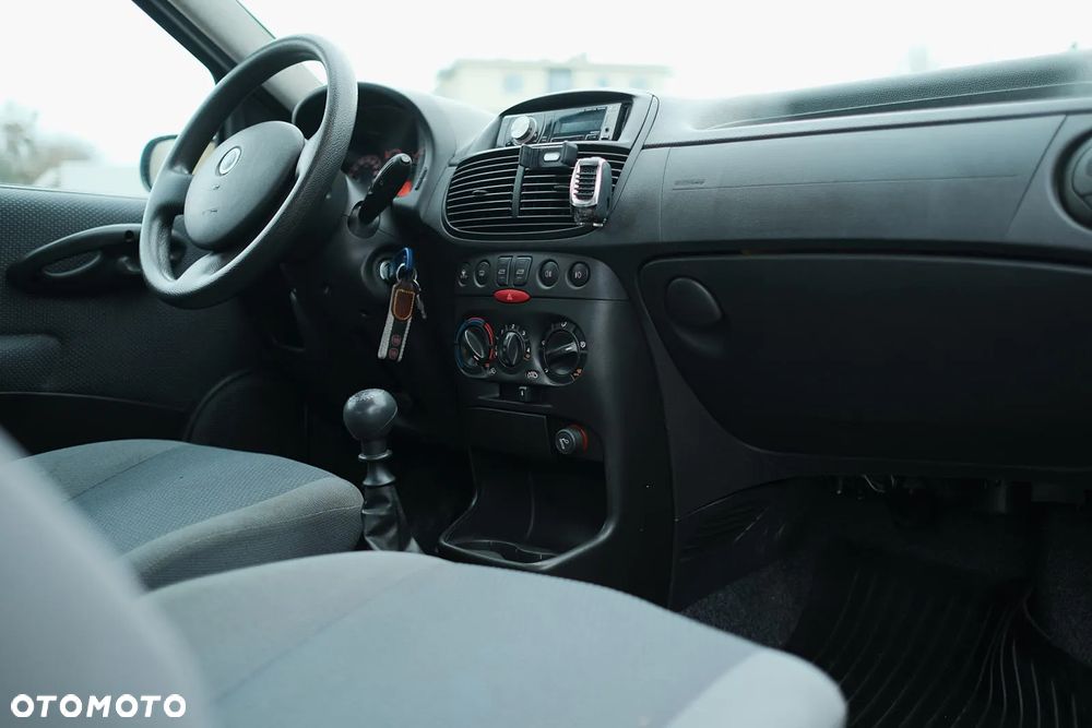 Fiat Punto 1.2 8V Active - 21