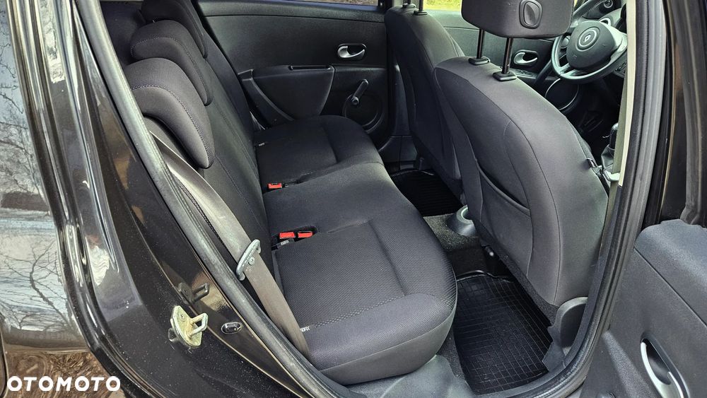 Renault Clio 1.2 16V Emotion - 13