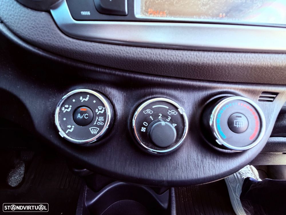 Toyota Yaris 1.0 VVT-i Comfort+P.Style +Navi - 23