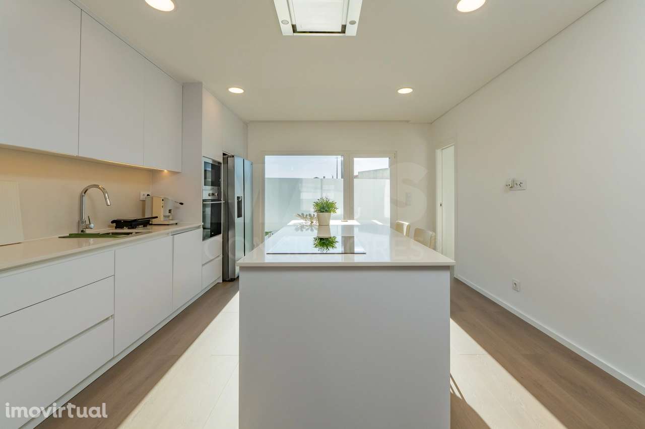 Moradia T3 contemporânea com piscina privada no Porto Alto - Grande imagem: 4/29