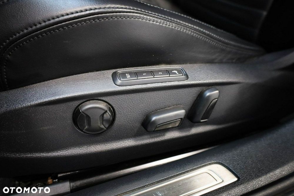 Volkswagen Passat - 17