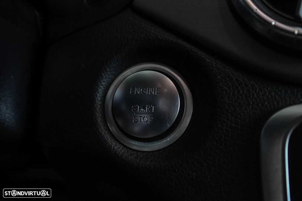 Mercedes-Benz CLA 200 d Shooting Brake AMG Line - 42