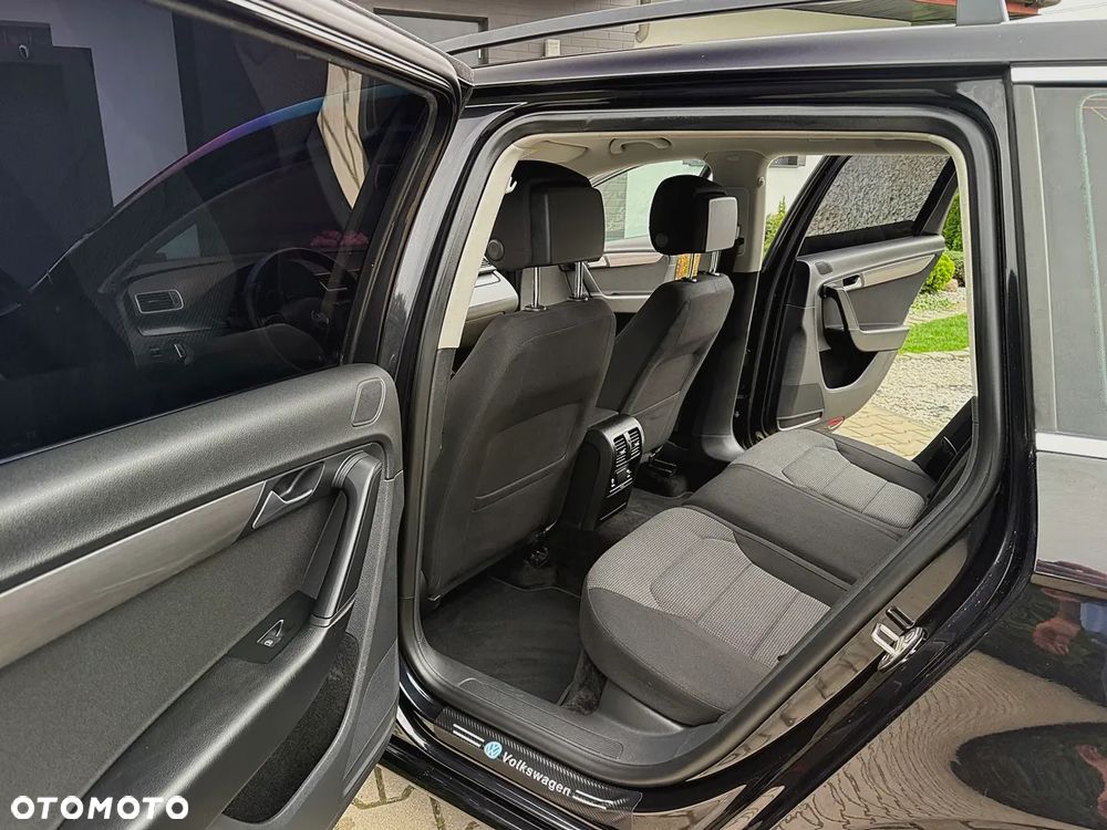 Volkswagen Passat 2.0 TDI Highline - 17