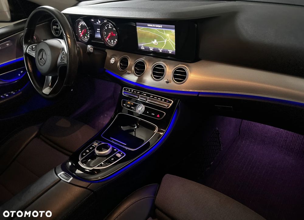 Mercedes-Benz Klasa E 220 d T 9G-TRONIC - 17