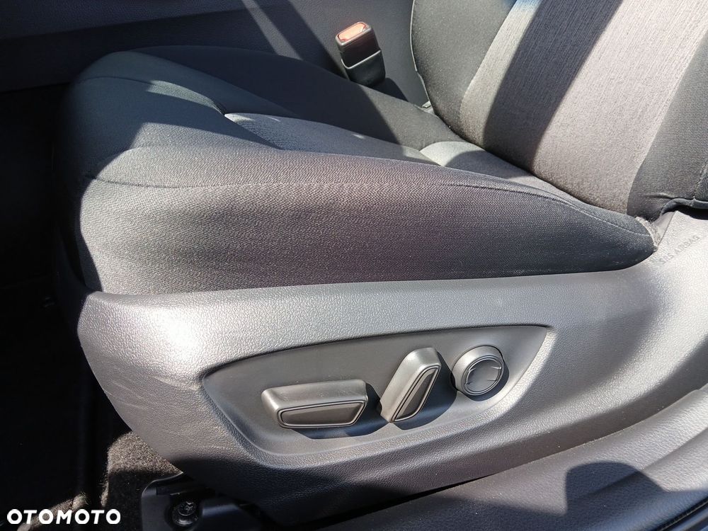 Toyota Camry 2.5 Hybrid Comfort CVT - 35