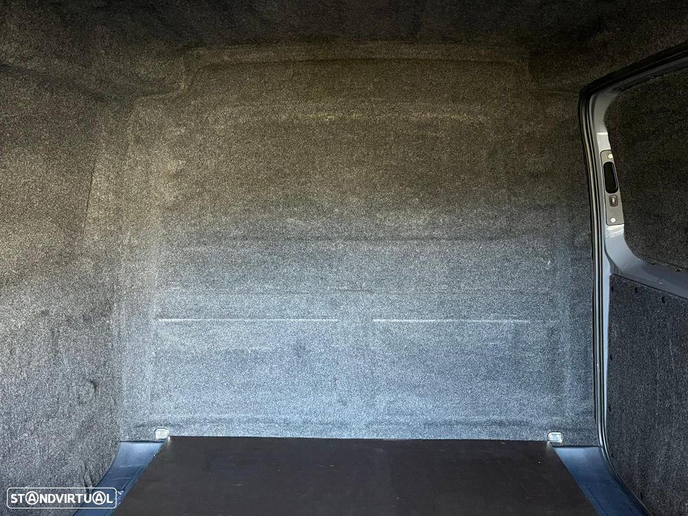 VW Caddy Maxi Cargo 2.0 TDi Business DSG 122cv (caixa automática) - 27