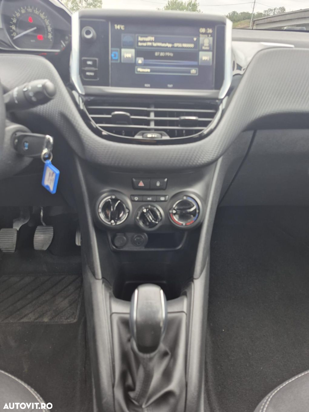 Peugeot 208 - 13