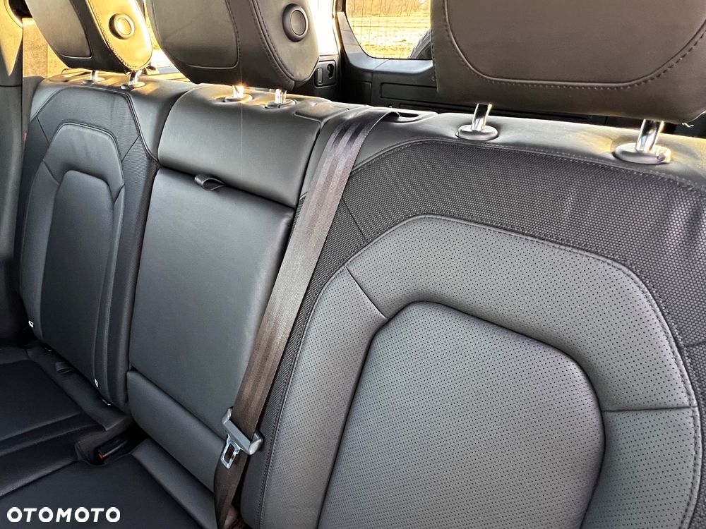 Land Rover Defender - 30