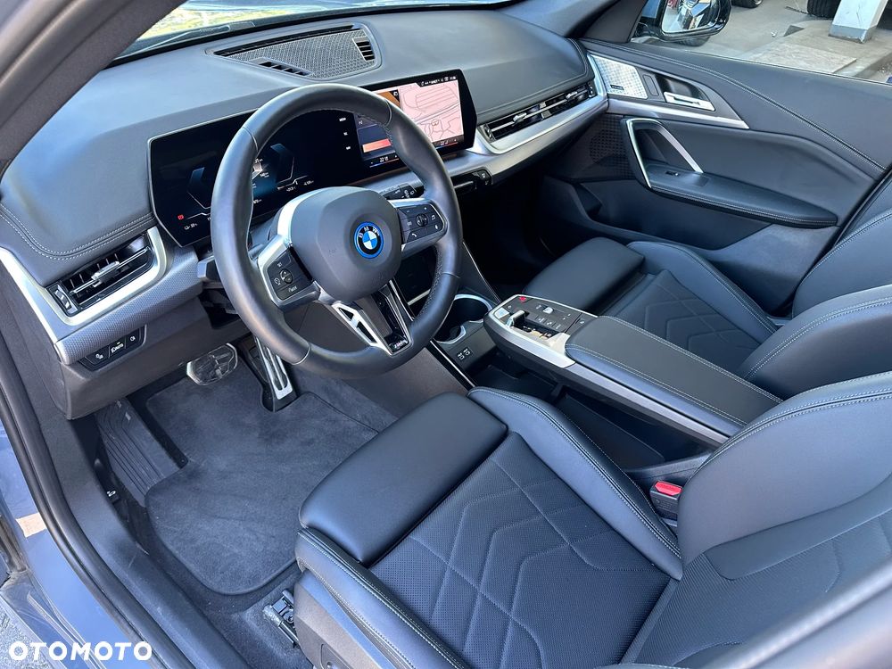 BMW iX1 xDrive30 66.5kWh M Sport - 11