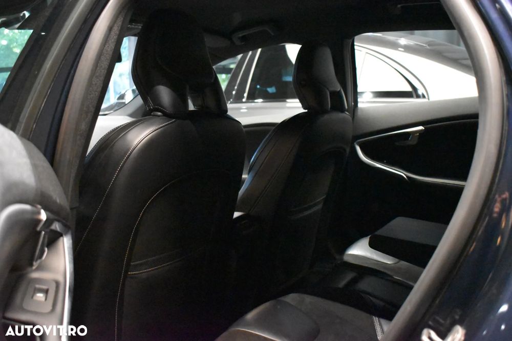 Volvo V40 D3 R-Design - 13