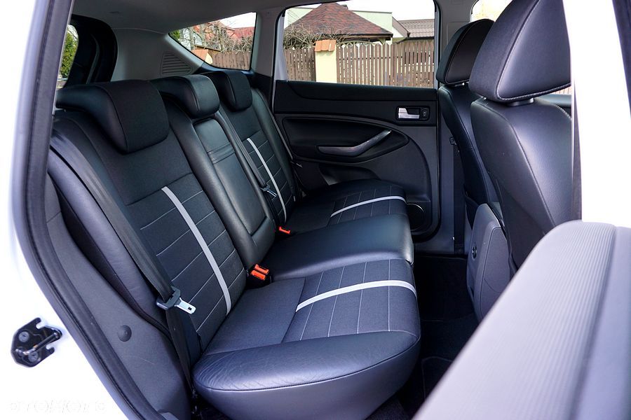 Ford Kuga 2.0 TDCi 4x4 Titanium - 25