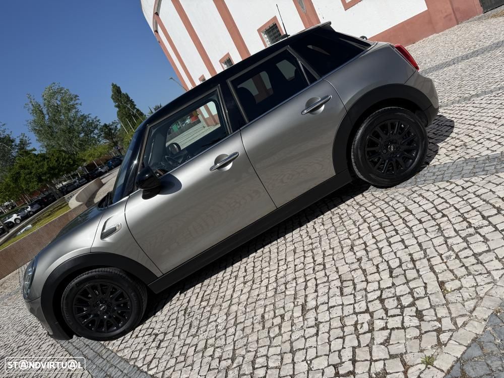 MINI 5 Portas Cooper D Auto - 12