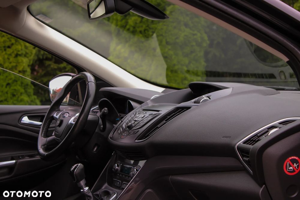Ford Kuga 2.0 TDCi 2x4 Titanium - 23