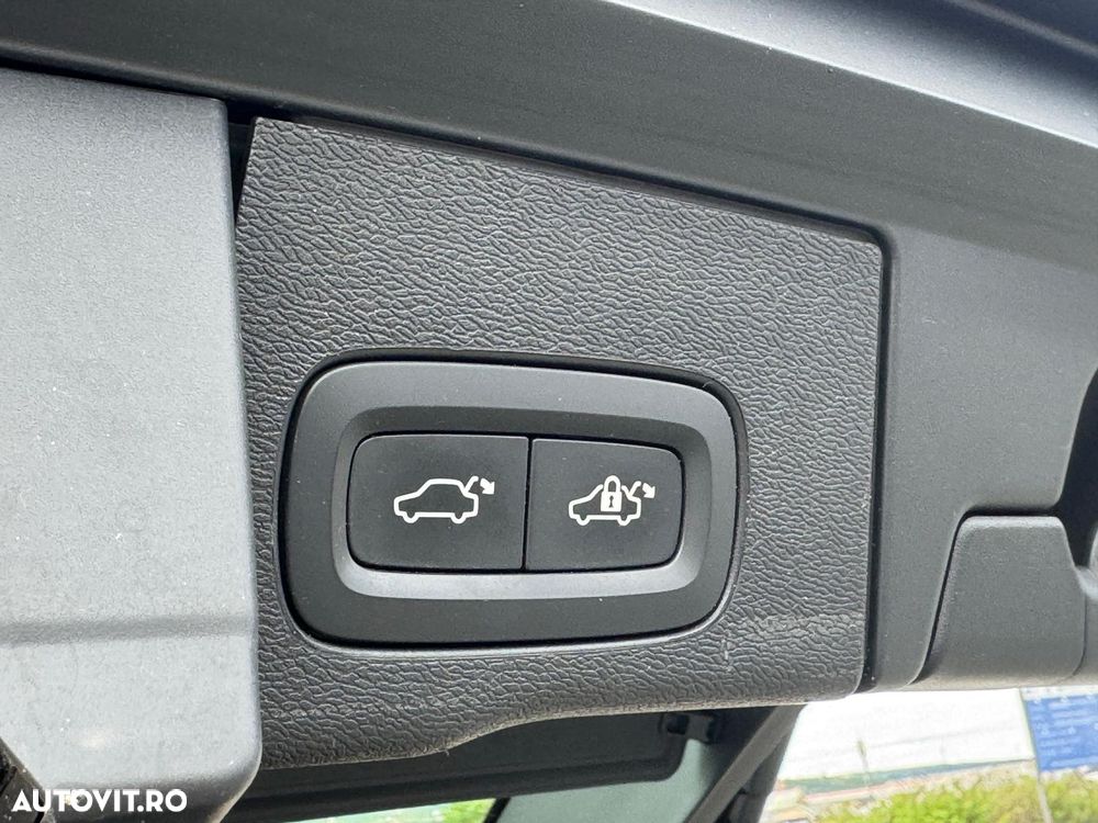 Volvo XC 60 B4 D AWD Geartronic Momentum Pro - 16