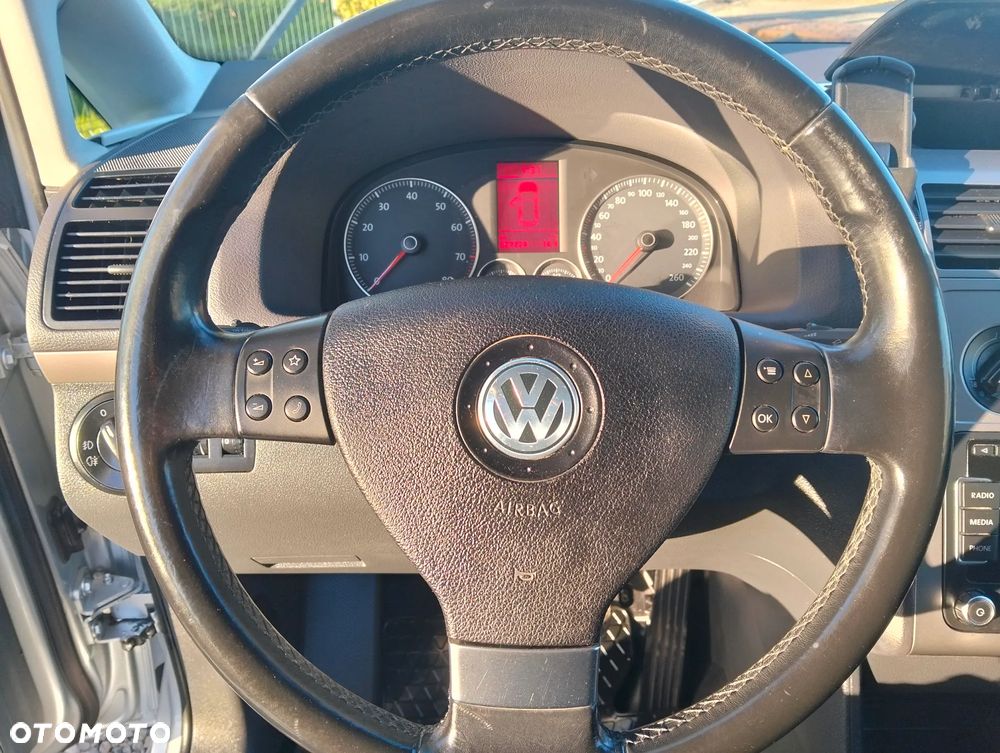 Volkswagen Touran 1.6 Conceptline - 13