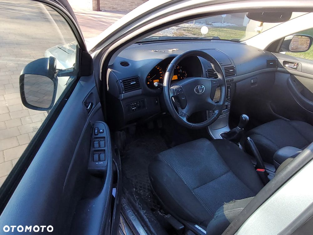 Toyota Avensis 1.8 VVT-i Combi - 8