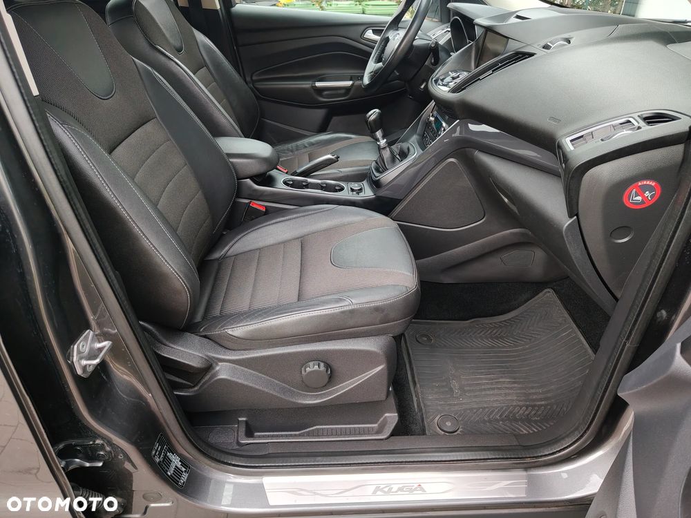 Ford Kuga 2.0 TDCi FWD Titanium - 35