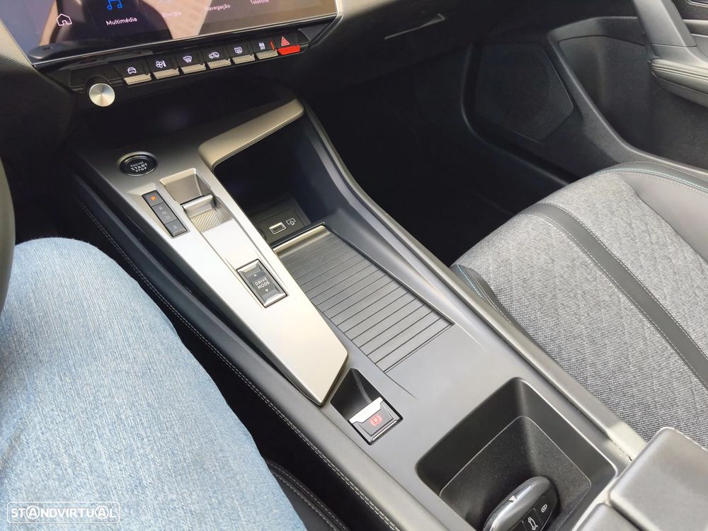 Peugeot 408 1.6 Hybrid Allure Pack e-EAT8 - 17