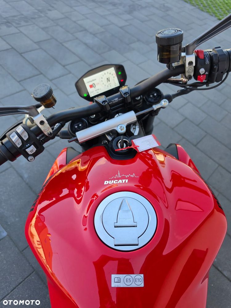 Ducati Streetfighter V2 - 14