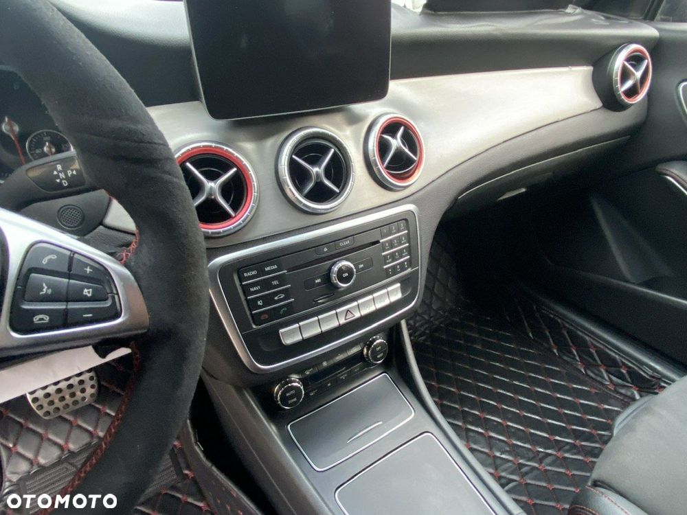 Mercedes-Benz CLA 180 7G-DCT - 20
