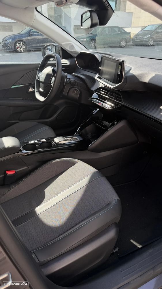 Peugeot 208 1.2 PureTech Allure EAT8 - 7