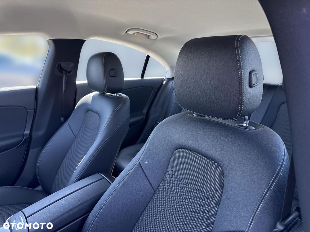 Mercedes-Benz CLA - 12