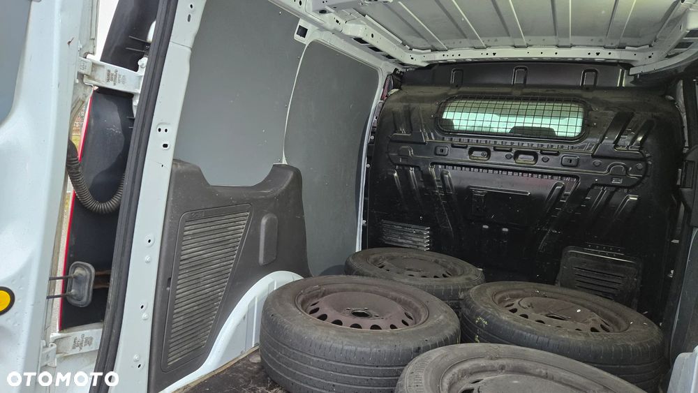 Ford Transit Connect - 17