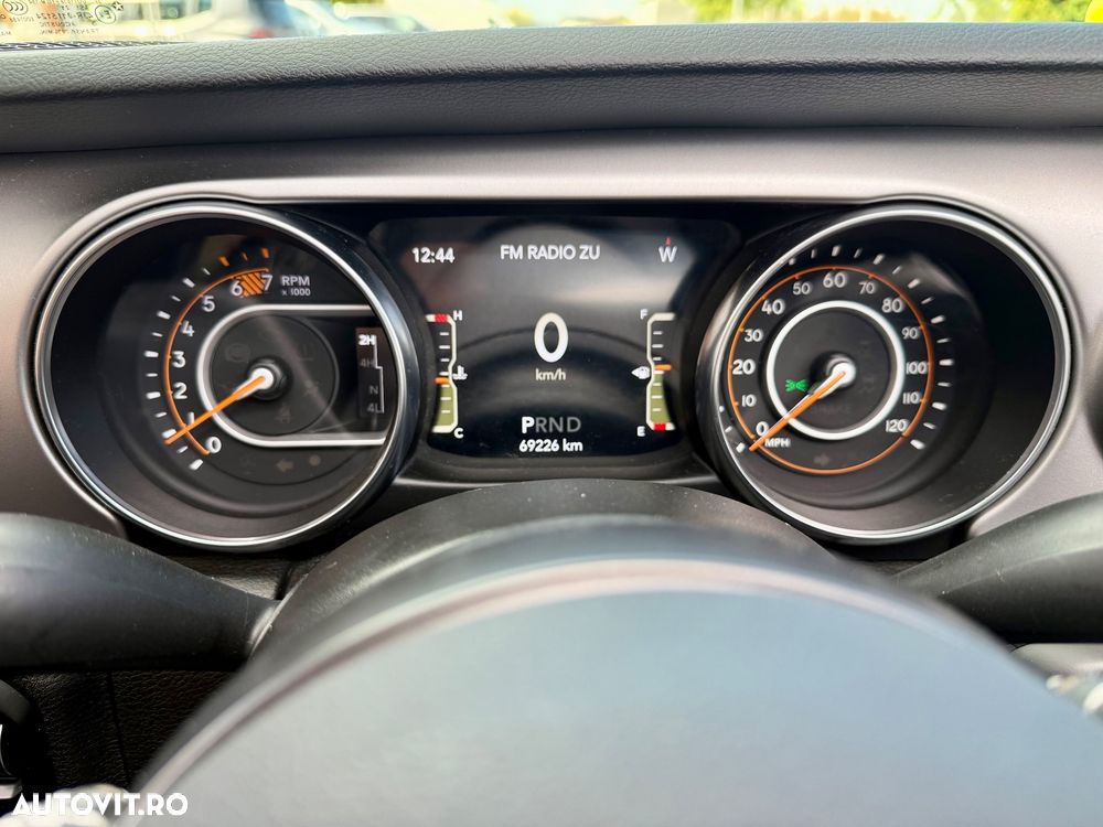 Jeep Wrangler - 8