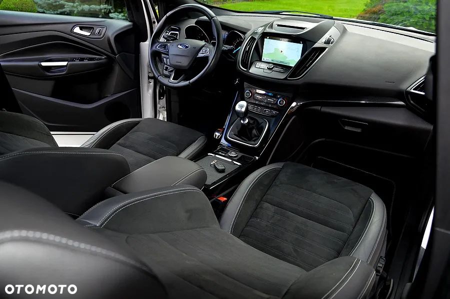 Ford Kuga 1.5 EcoBoost 2x4 ST-Line - 26